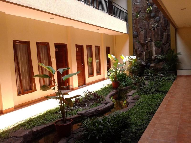 Aloha Hotel - Genel