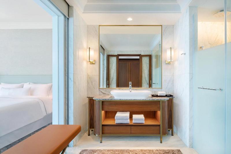 The Westin Surabaya - Oda