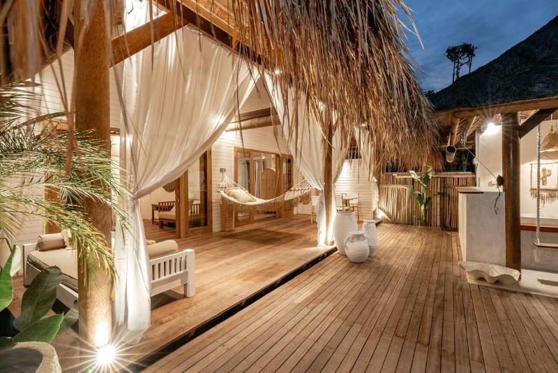 Castaway Resort - Genel