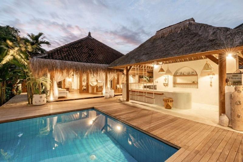 Castaway Resort - Genel