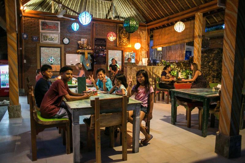 Amed Harmony Cafe And Bungalows - Restoran