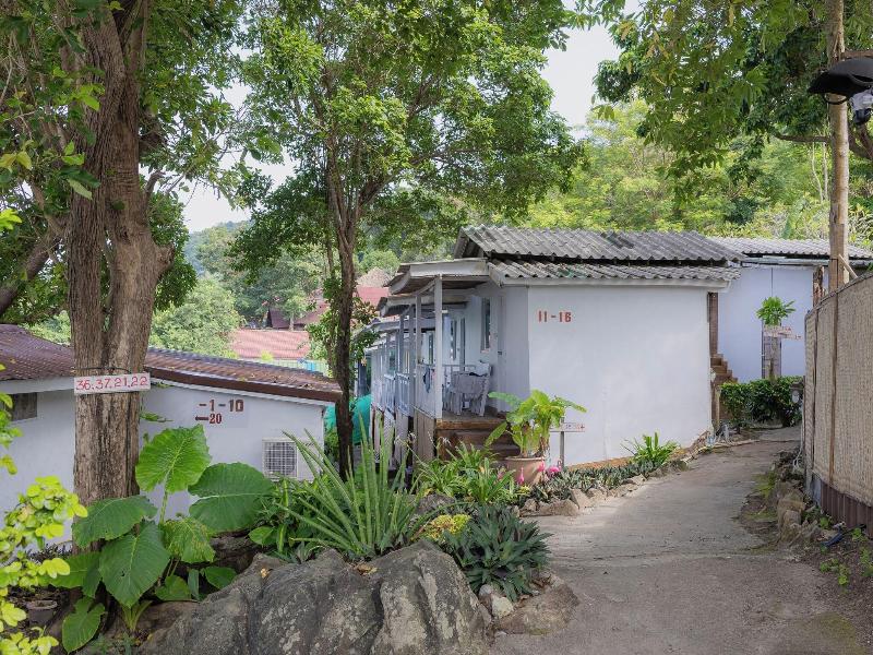 Phi Phi Cozy Seafront Resort - Teras