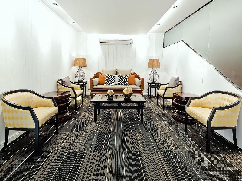 Three Sukhumvit Hotel - Lobi