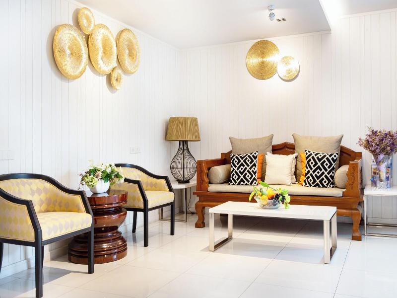 Three Sukhumvit Hotel - Lobi