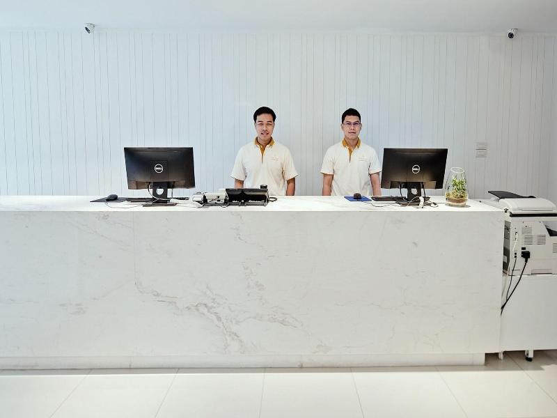 Three Sukhumvit Hotel - Lobi