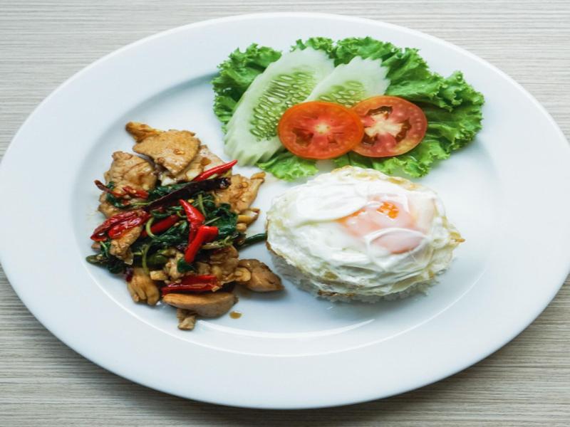 Three Sukhumvit Hotel - Restoran
