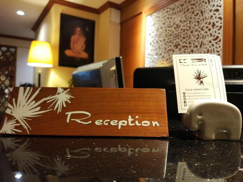 Fresh Inn Hotel - Lobi