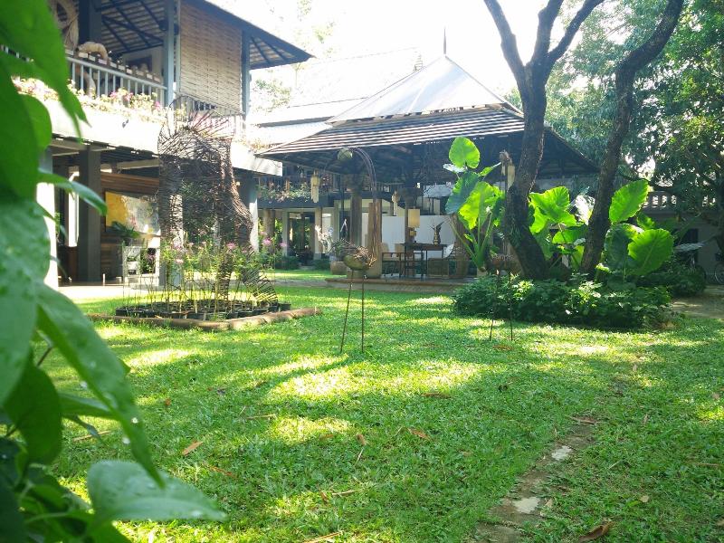 Baan Suan Residence by ZUZU - Genel