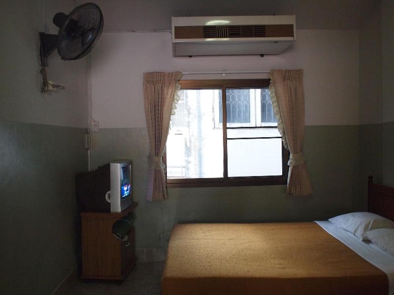Roongruang Hotel - Oda