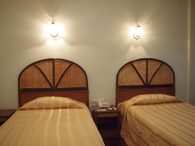 Roongruang Hotel - Oda