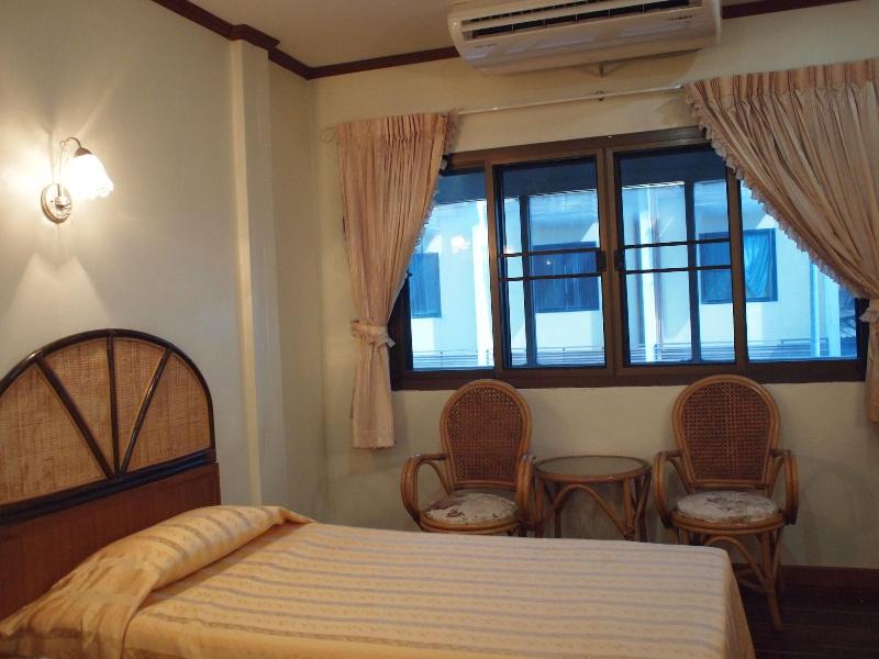 Roongruang Hotel - Oda