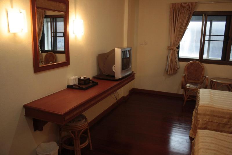 Roongruang Hotel - Oda