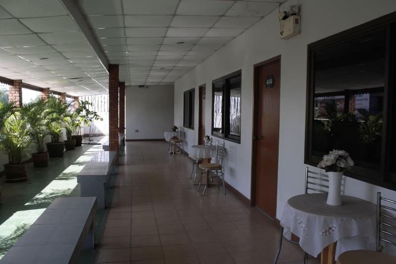 Roongruang Hotel - Teras