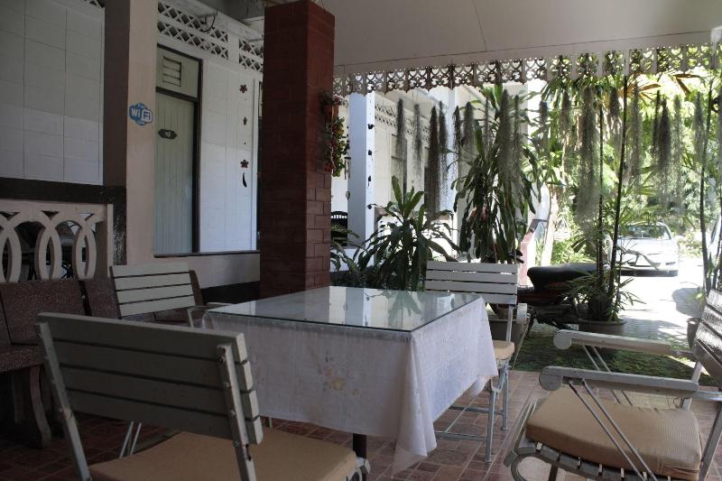 Roongruang Hotel - Teras