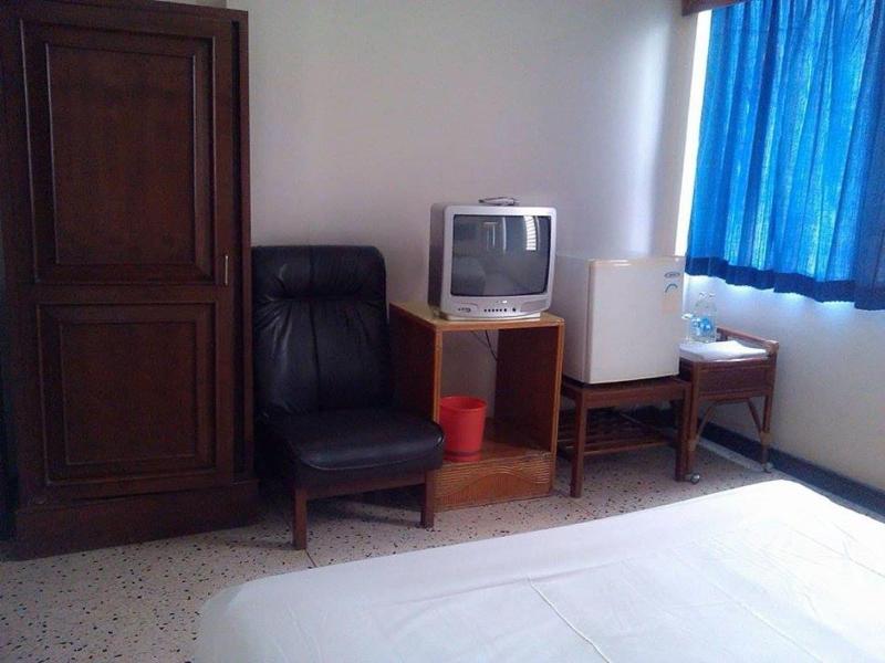 Petch Pailyn Hotel - Oda