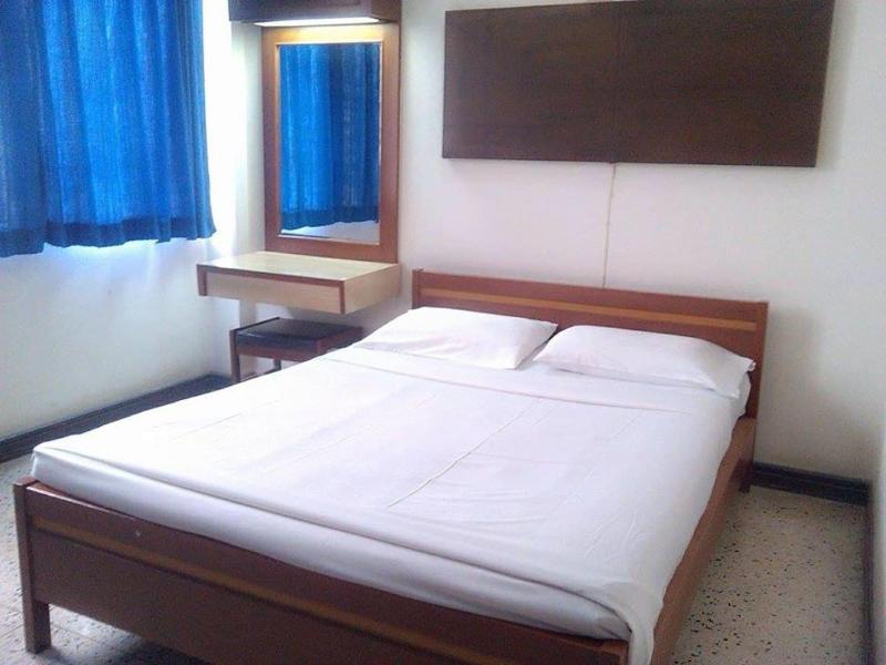 Petch Pailyn Hotel - Oda