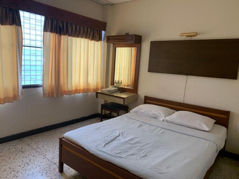 Petch Pailyn Hotel - Oda