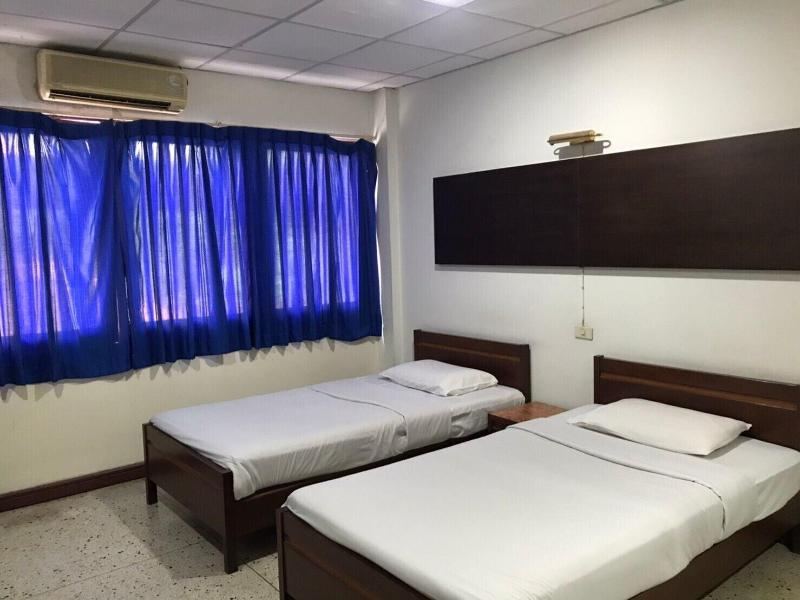 Petch Pailyn Hotel - Oda