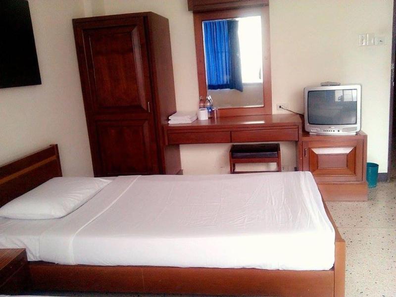 Petch Pailyn Hotel - Oda