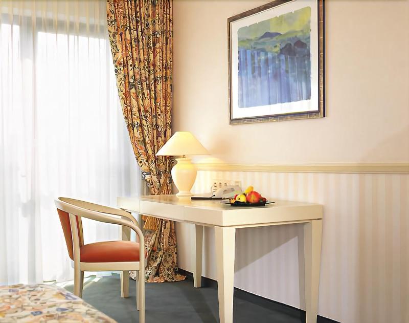 Rheinhotel Vier Jahreszeiten Meerbusch - Oda