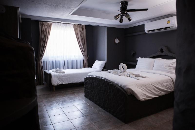 Harrys Steakhouse Beach Hotel - Oda