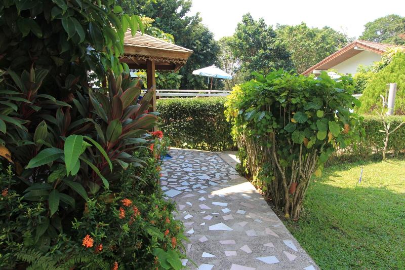 On The Hill Karon Resort - Genel