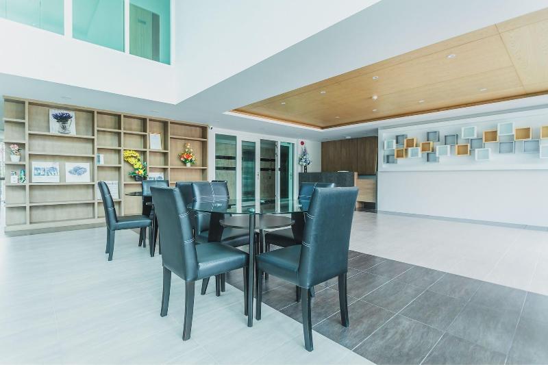 Condo In Kata In Ozone A604 - Lobi
