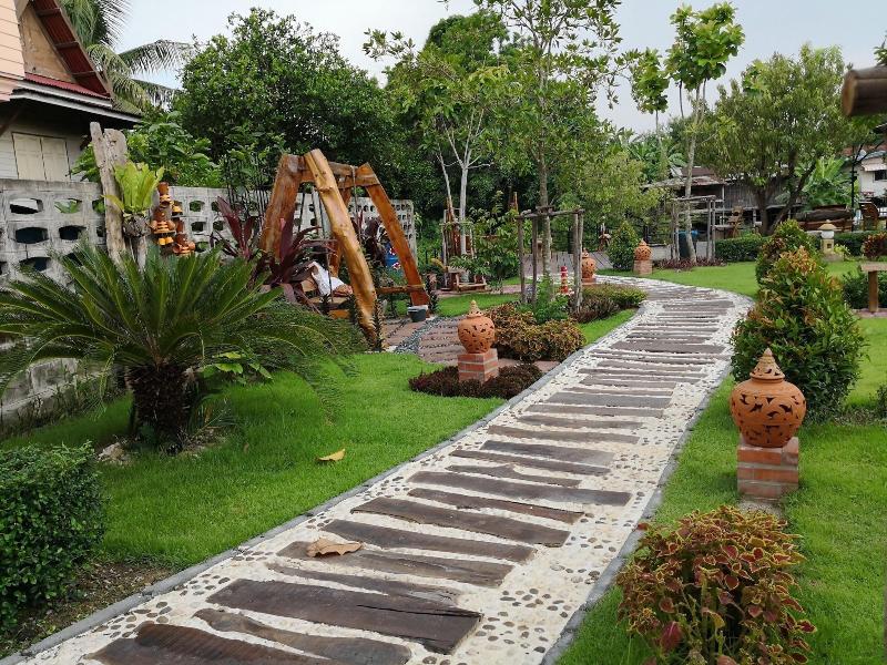 Baan Canalee - Genel