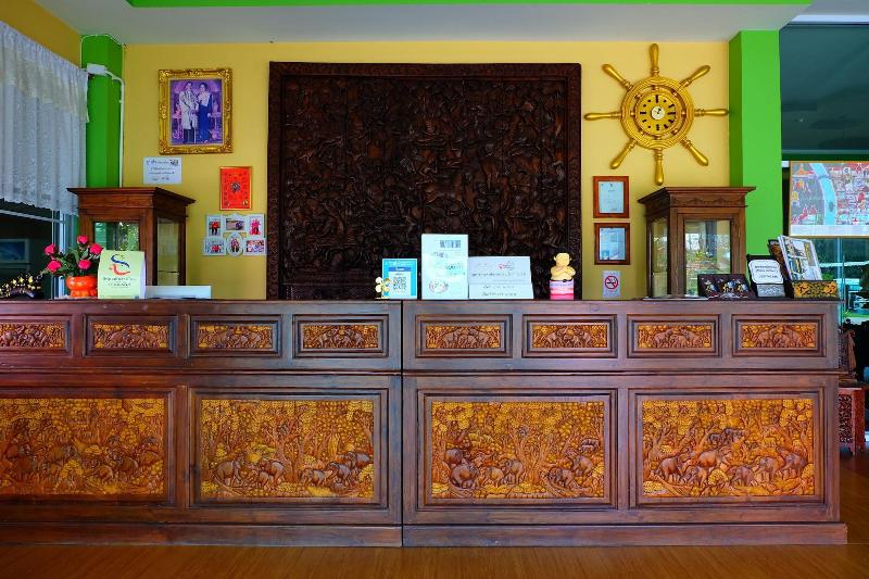 P Paradise Hotel - Lobi