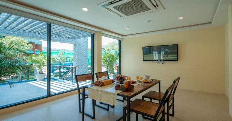 Peace Blue Naiharn Naturist Resort SHA+ - Restoran