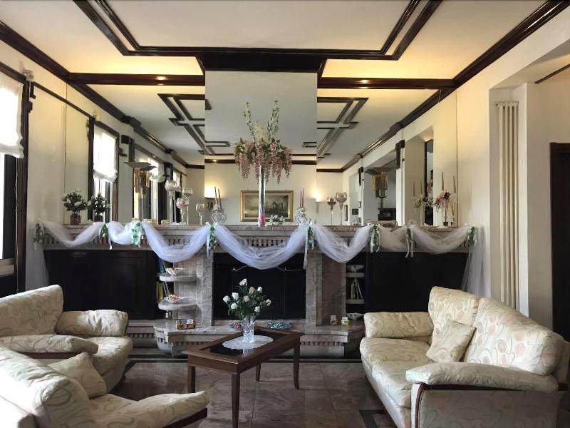 La Maison Royale - Lobi