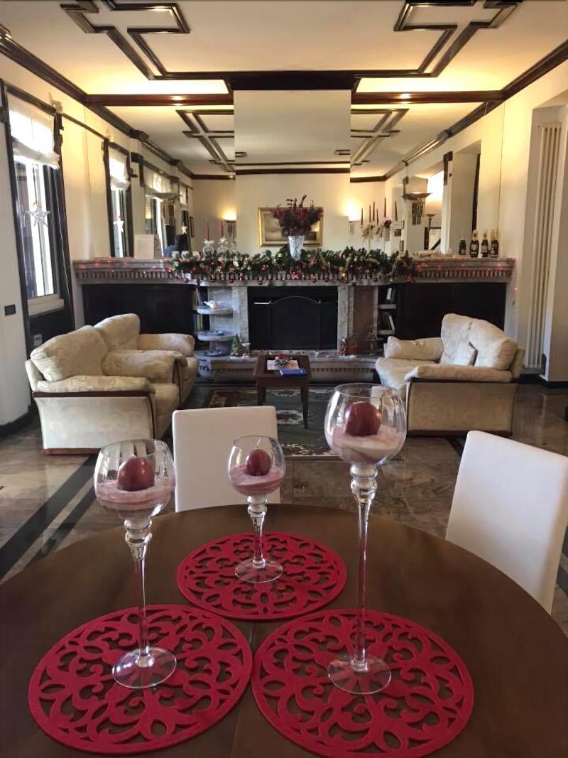 La Maison Royale - Lobi