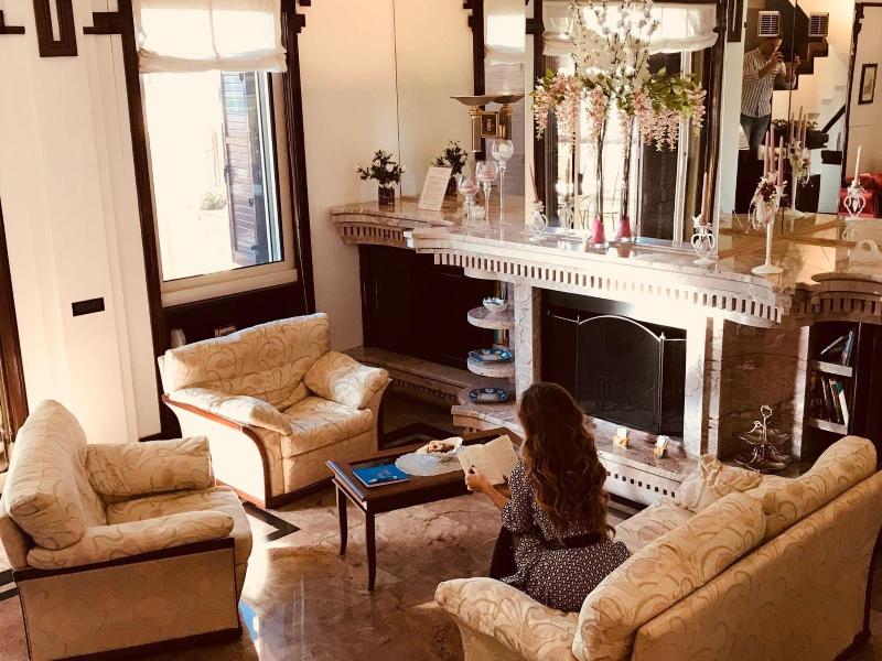 La Maison Royale - Lobi