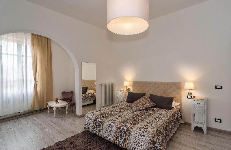 7 Rooms - Oda