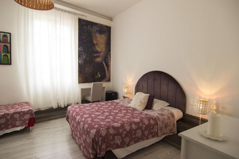 7 Rooms - Oda