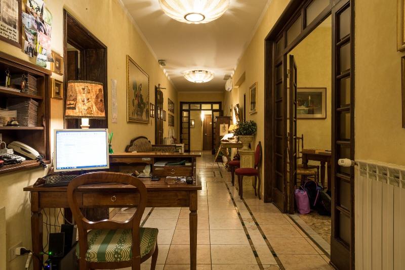 Old Florence Inn - Lobi