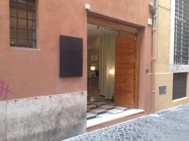 Adrianus Hotel - Genel