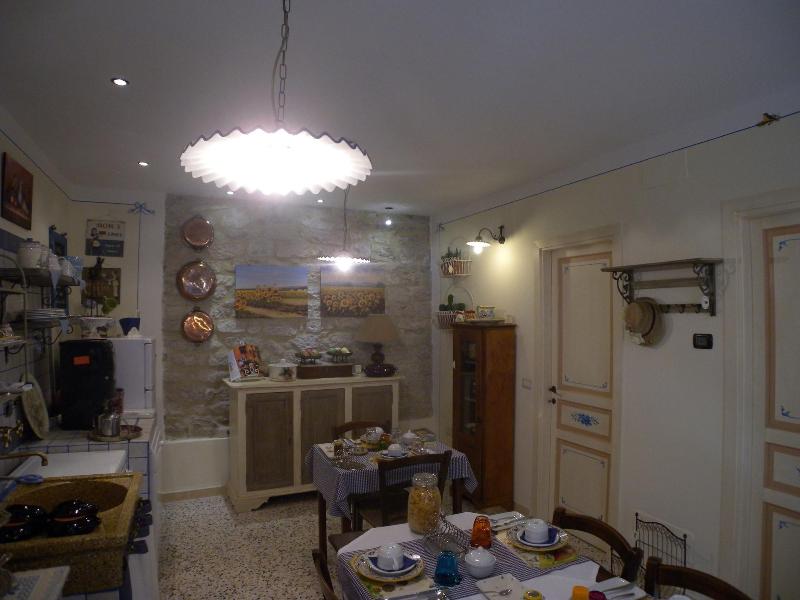 Bed And Breakfast A Casa Delle Fate - Restoran