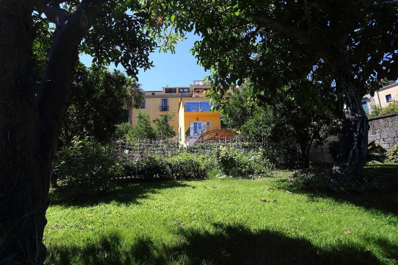 Ambrosio Relais - Genel