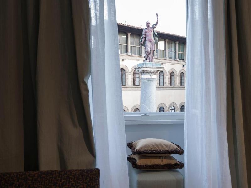 Tornabuoni Place - Oda