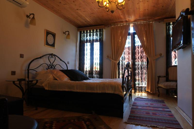 Tom Square Boutique Hotel - Genel