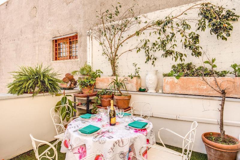 B B Piramide Terrace - Teras