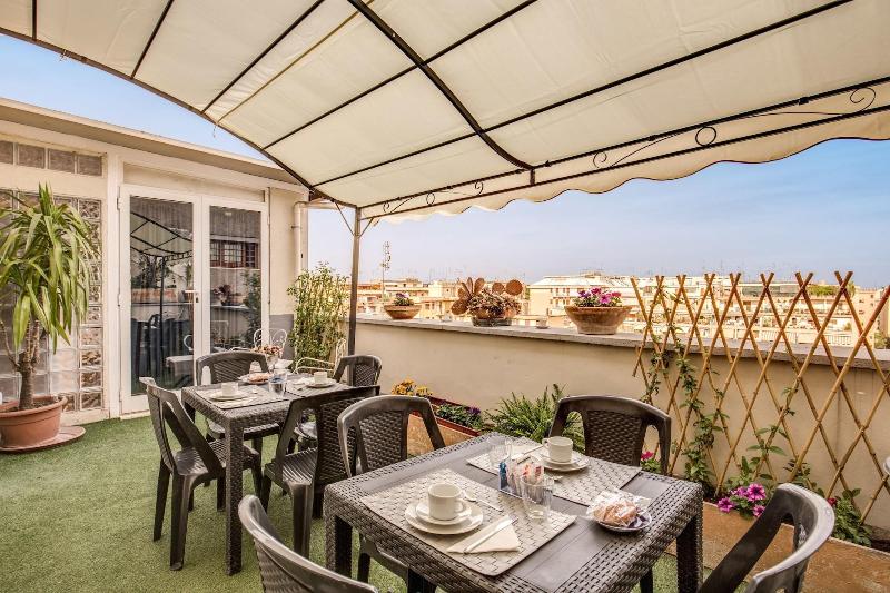 B B Piramide Terrace - Teras