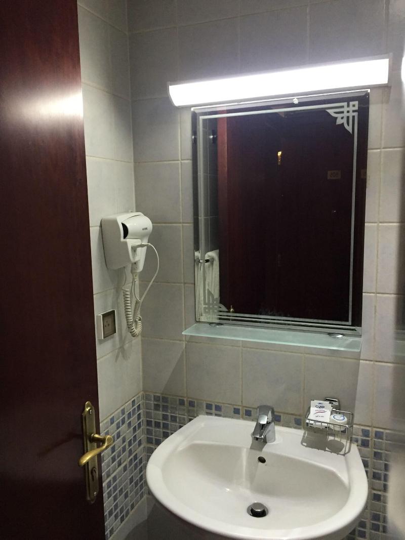 Manazil Alaswaf Hotel - Oda