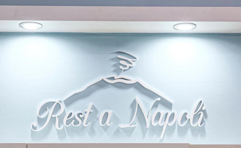 B B Rest A Napoli - Lobi
