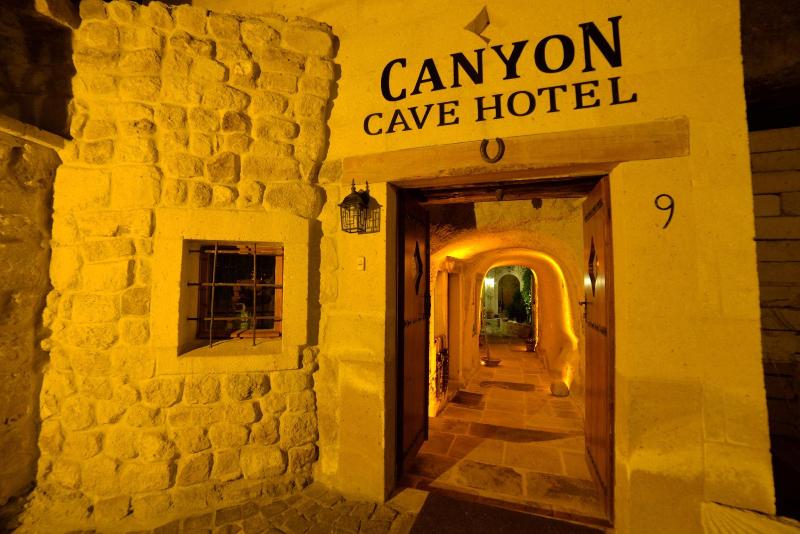 Canyon Cave Hotel - Genel