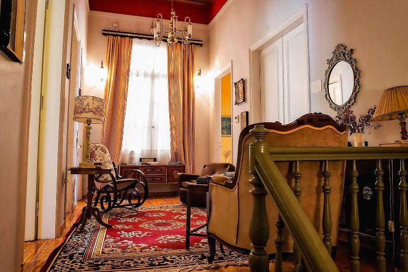 Athens Quinta - Genel