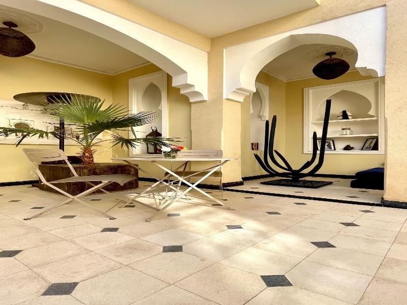 Riad Faraj - Bar