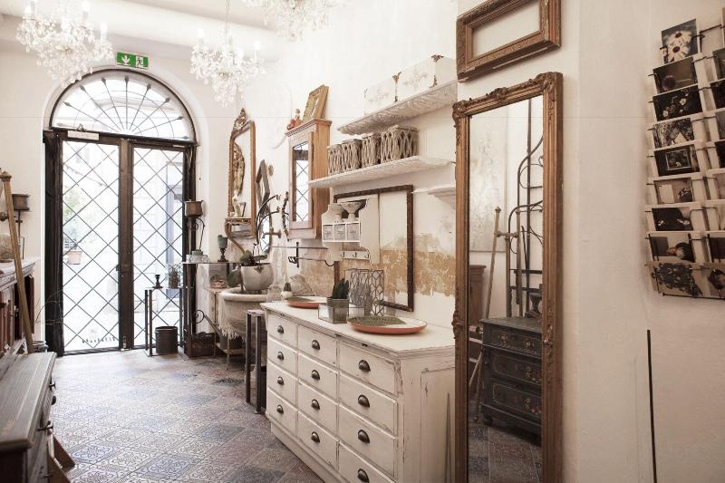 Caffa Dell Arte Boutique Rooms - Lobi