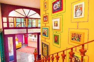 Sevilla Kitsch Hostel Art